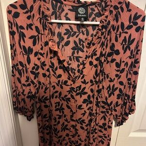 Bobeau Terracotta and Navy Leaf Print Top